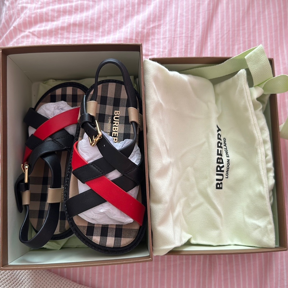 Burberry toddler sandal size 25 (7t)